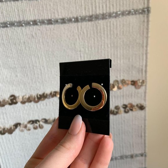 Instagram Fashion Blogger Gold Circle Stud Earring - Picture 6 of 11